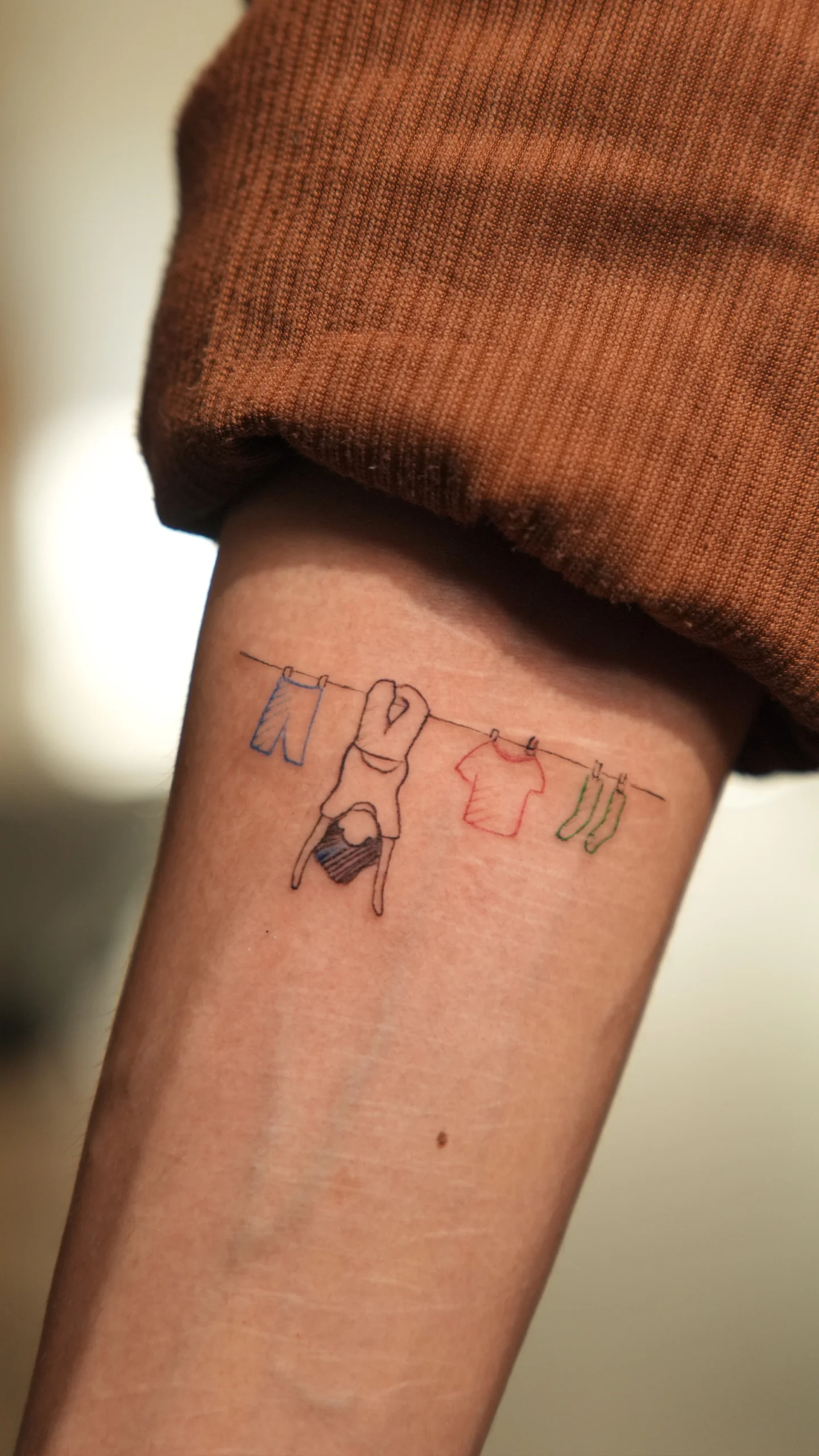 Illustrative black and grey tattoo emphasizing texture and balanced contrast by Roshan